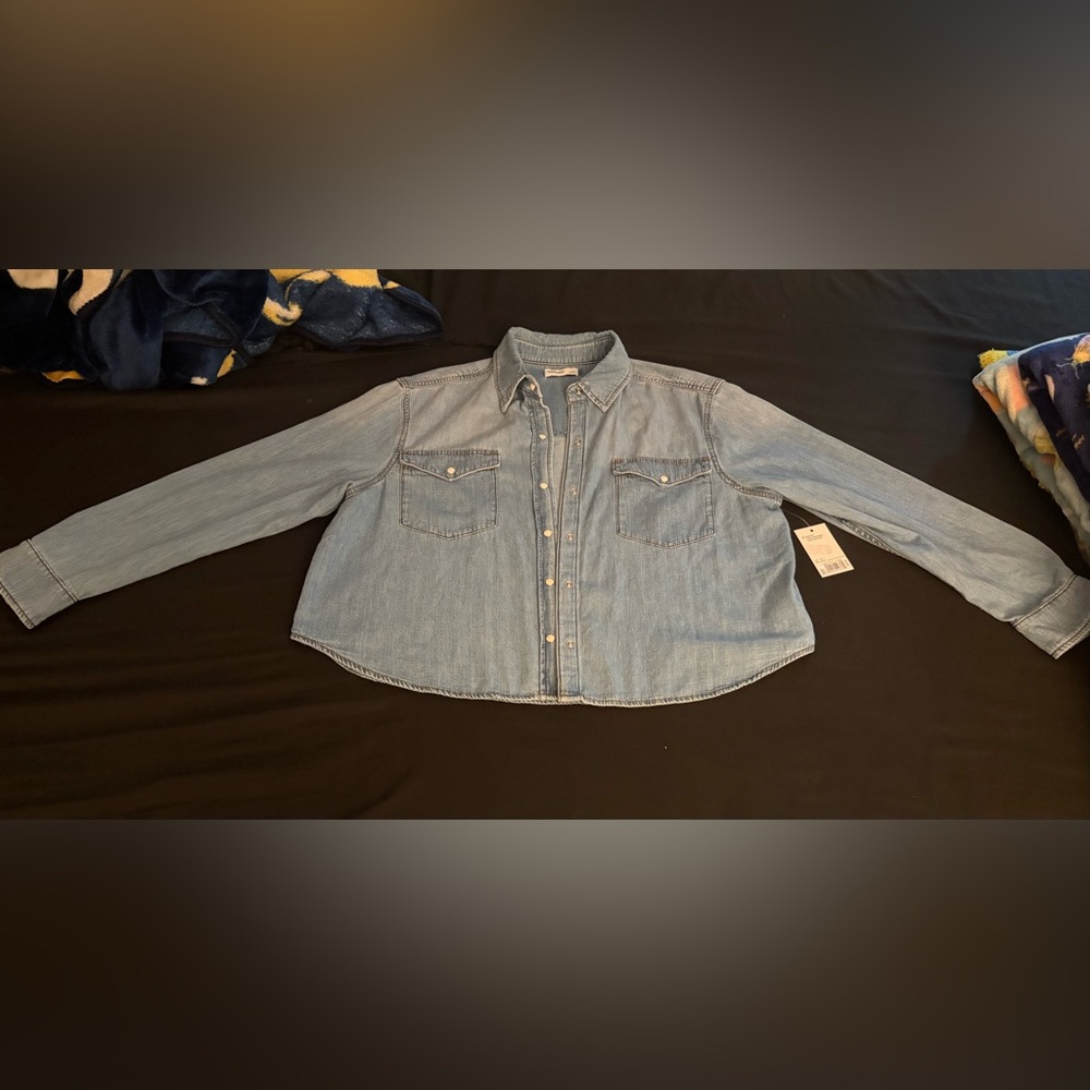 Sonoma Blue Denim snap closure cropped length light wash NWT top in size large